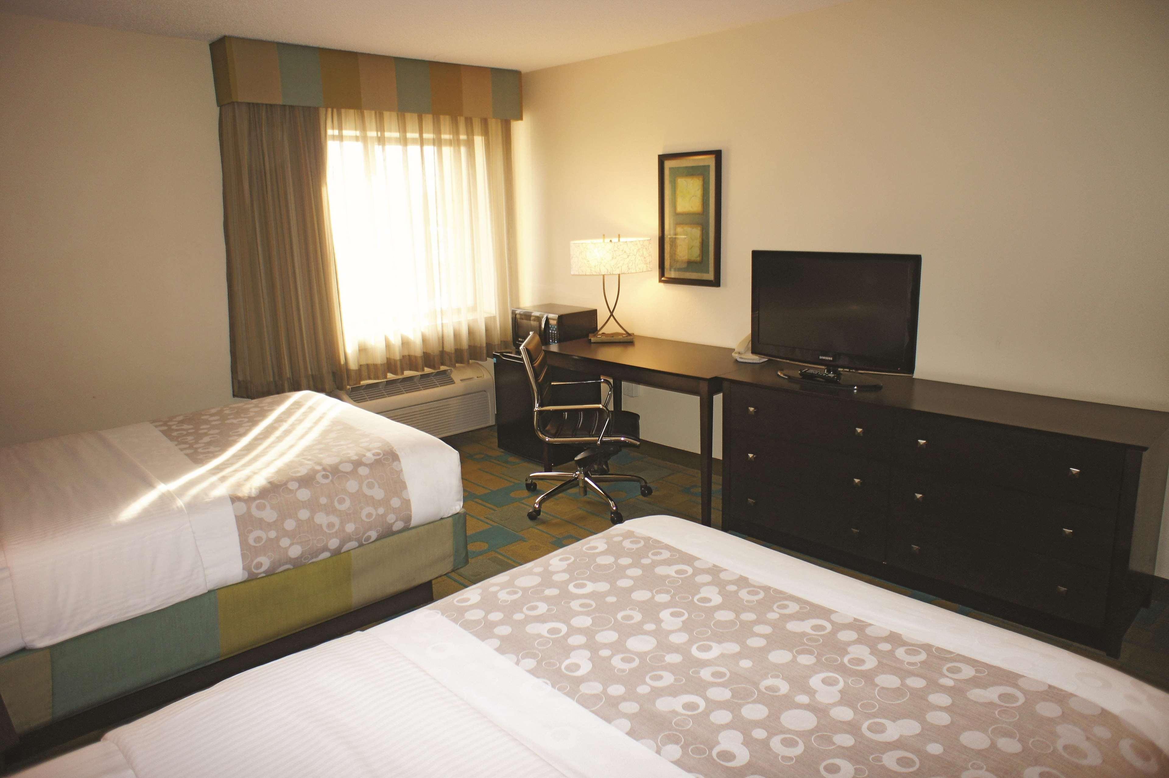 La Quinta By Wyndham Plattsburgh Hotel Екстериор снимка
