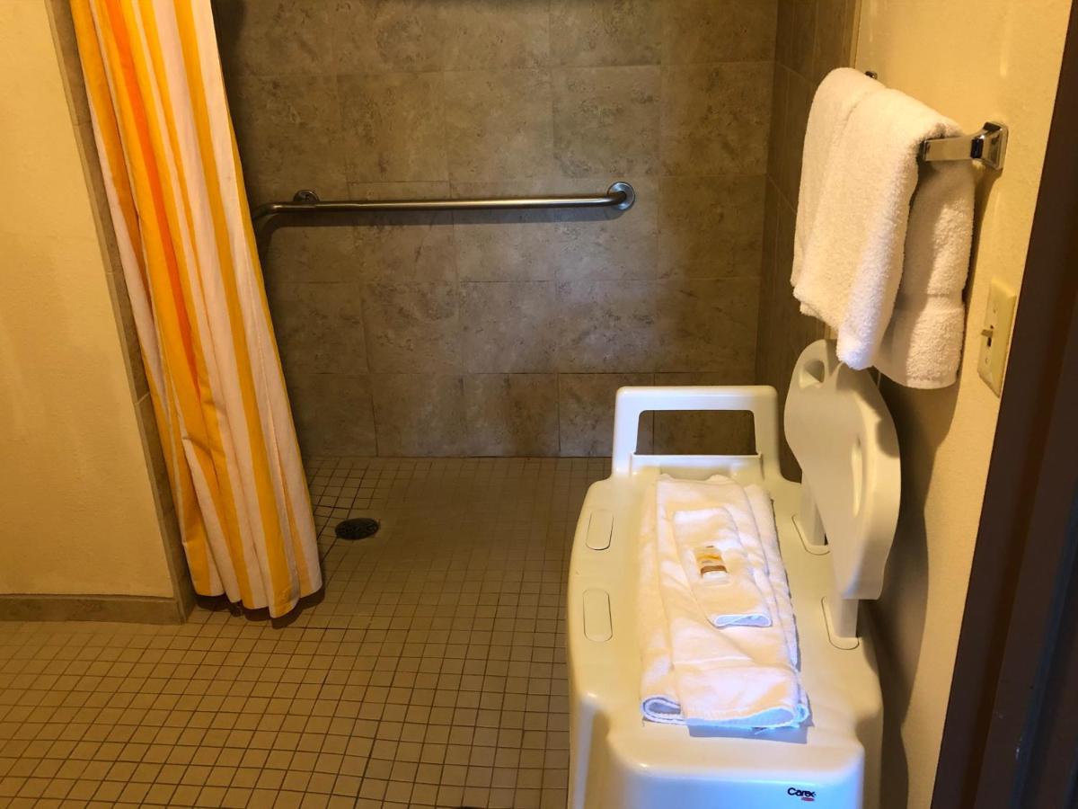 La Quinta By Wyndham Plattsburgh Hotel Екстериор снимка