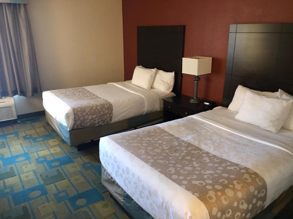 La Quinta By Wyndham Plattsburgh Hotel Екстериор снимка
