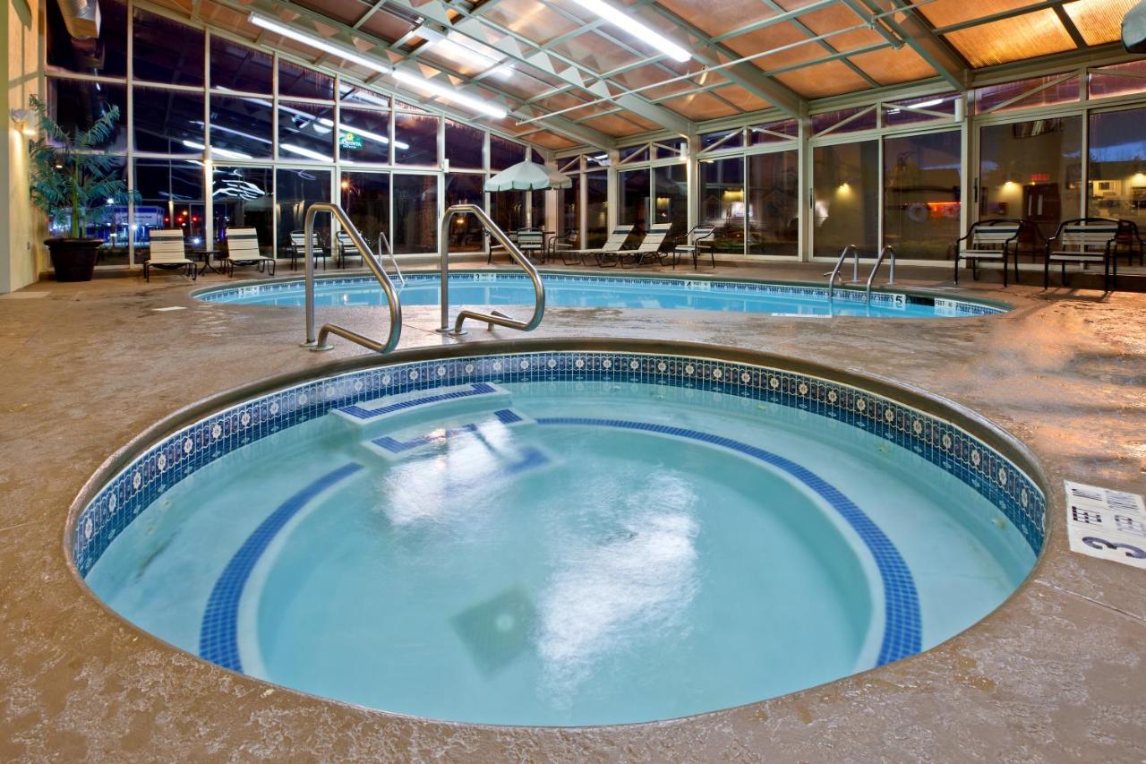 La Quinta By Wyndham Plattsburgh Hotel Екстериор снимка